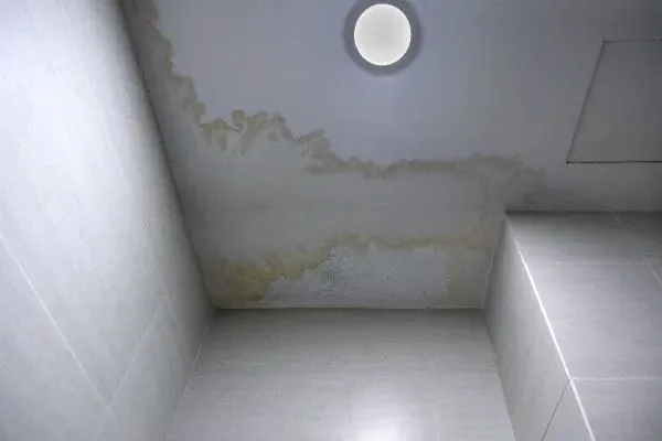 Filtraciones de agua en Pamplona